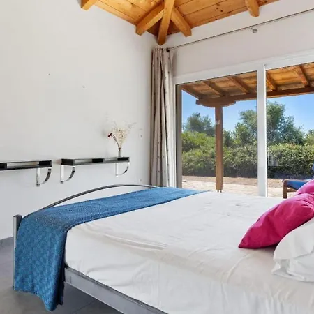 Ariel - Cozy Mediterranean Retreat
